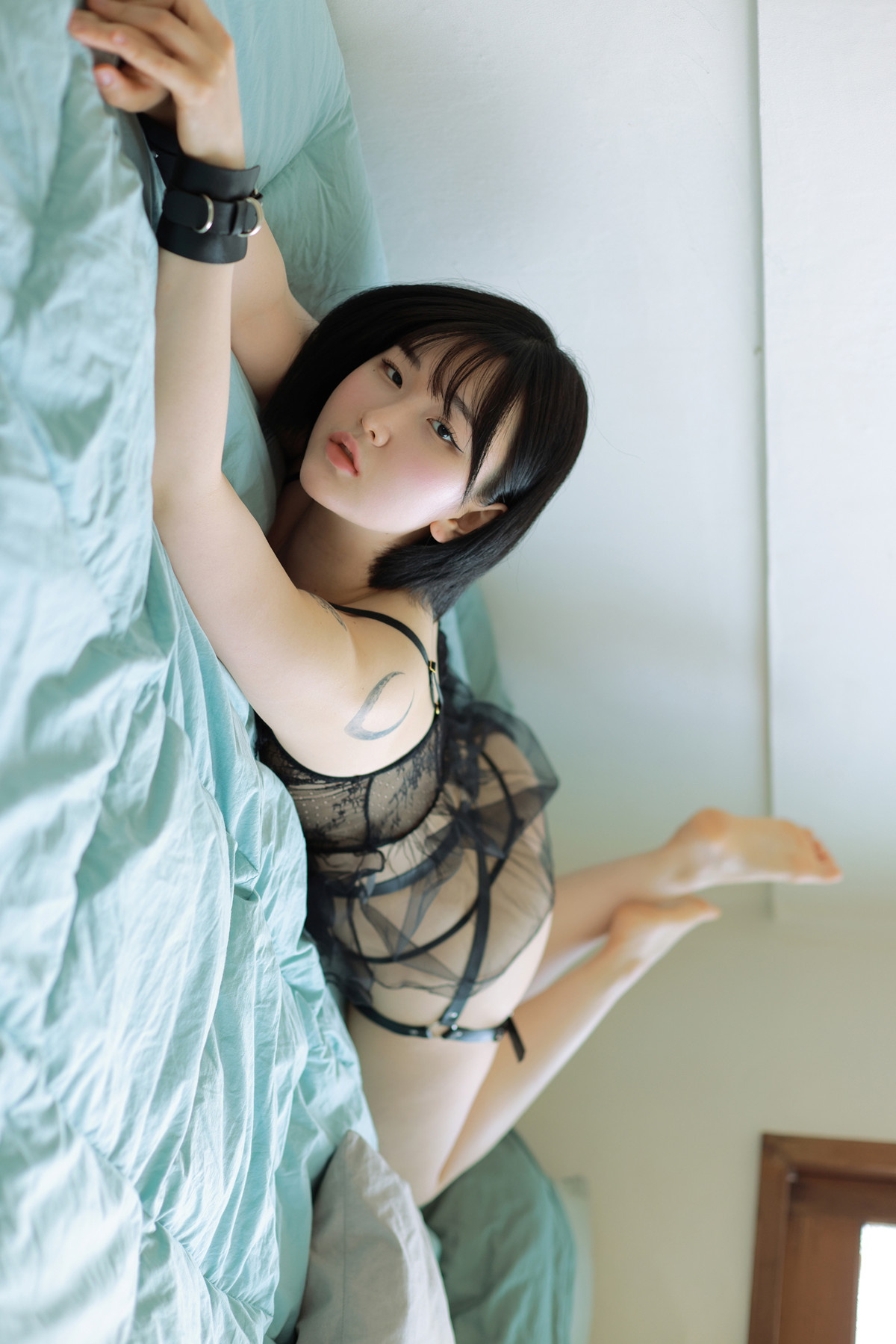 YeonJju 유연주, Yo-U Photobook Vol.06 Set.01の写真 4