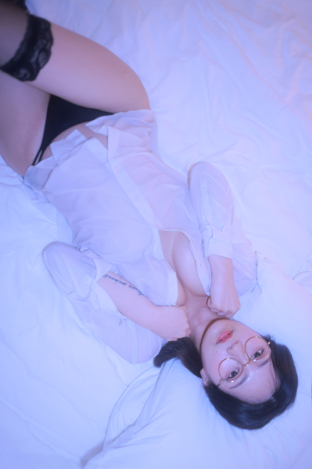 Sehee 세희, Photobook ‘ Glasses Shirt’ Set.02の写真 5