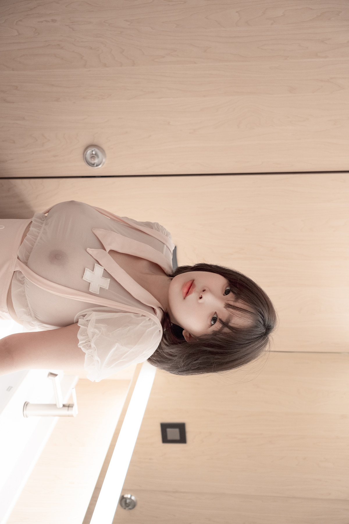 Kang Inkyung 강인경, Photobook ‘Private Nurse’の写真 8