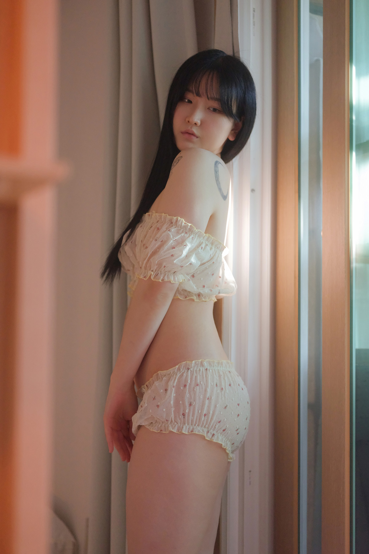 YeonJju 유연주, Yo-U Photobook ‘SOLO’ Set.02の写真 41