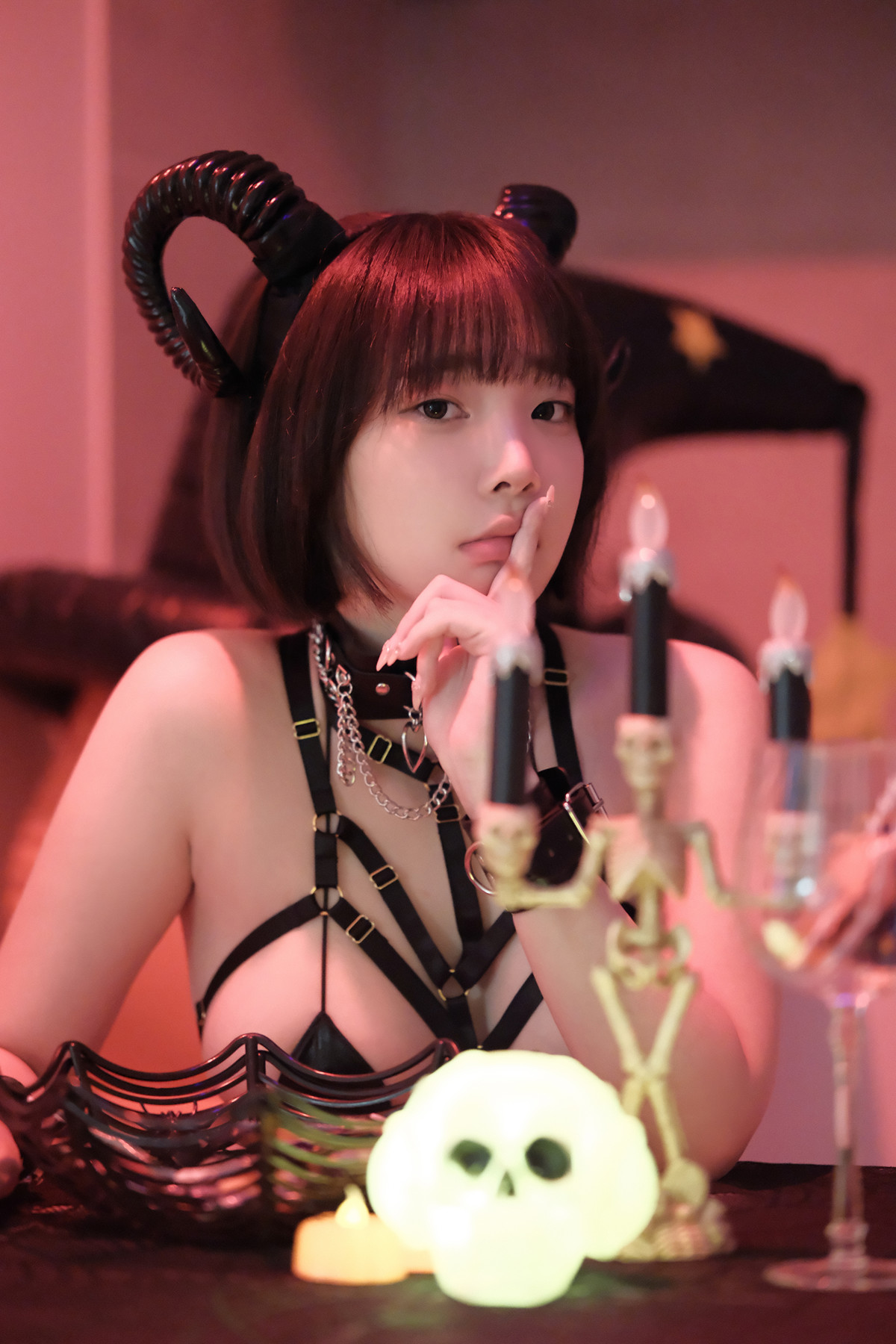 Kang Inkyung 강인경, Photobook ‘Halloween’ Set.01の写真 2