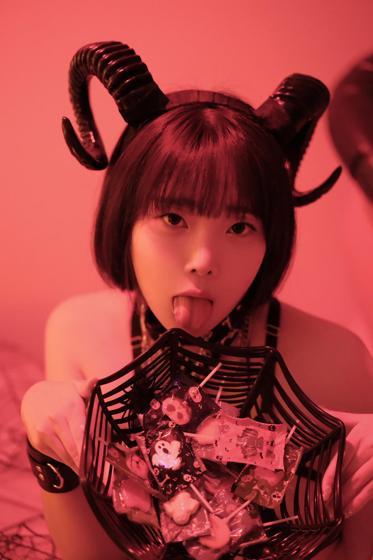 Kang Inkyung 강인경, Photobook ‘Halloween’ Set.01の写真 5