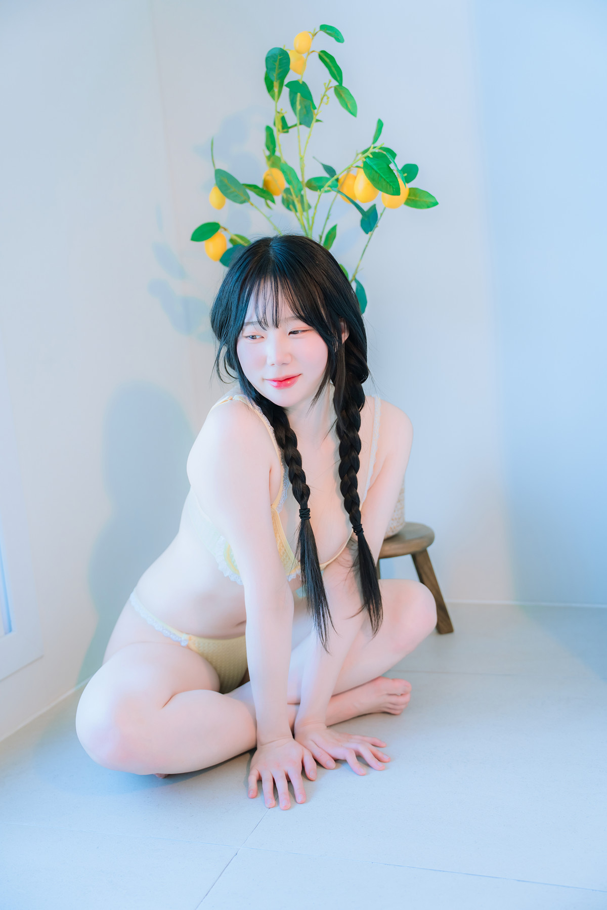 Myua 뮤아, Photobook ‘Lemon’の写真 5