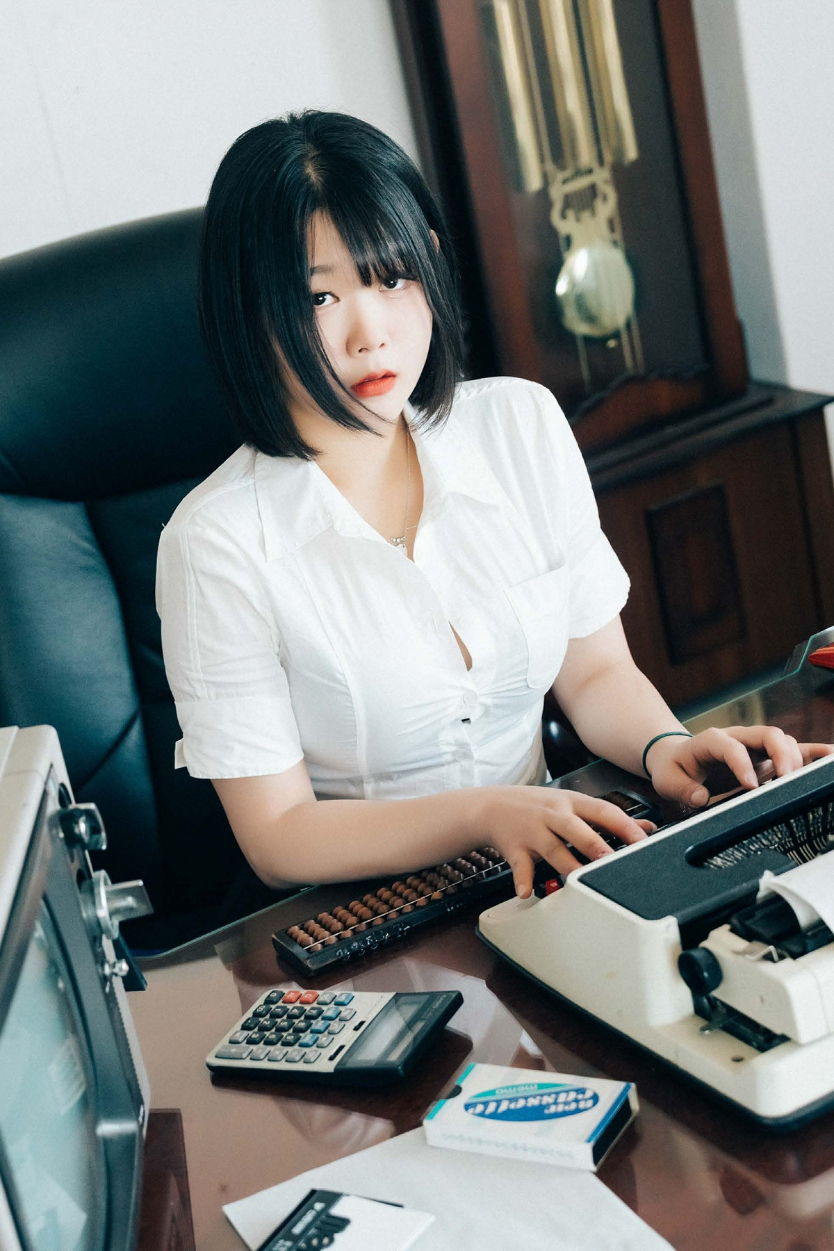 ZIA.Kwon 권지아, Loozy ‘Female Employee’ Set.01の写真 2