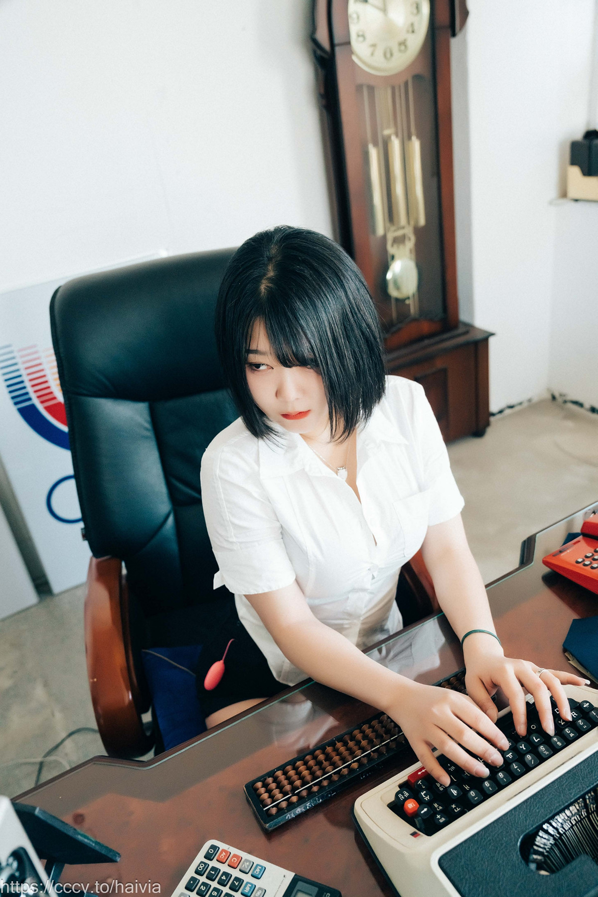 ZIA.Kwon 권지아, Loozy ‘Female Employee’ Set.01の写真 4