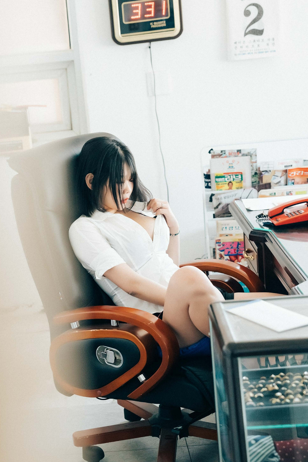 ZIA.Kwon 권지아, Loozy ‘Female Employee’ Set.02の写真 2