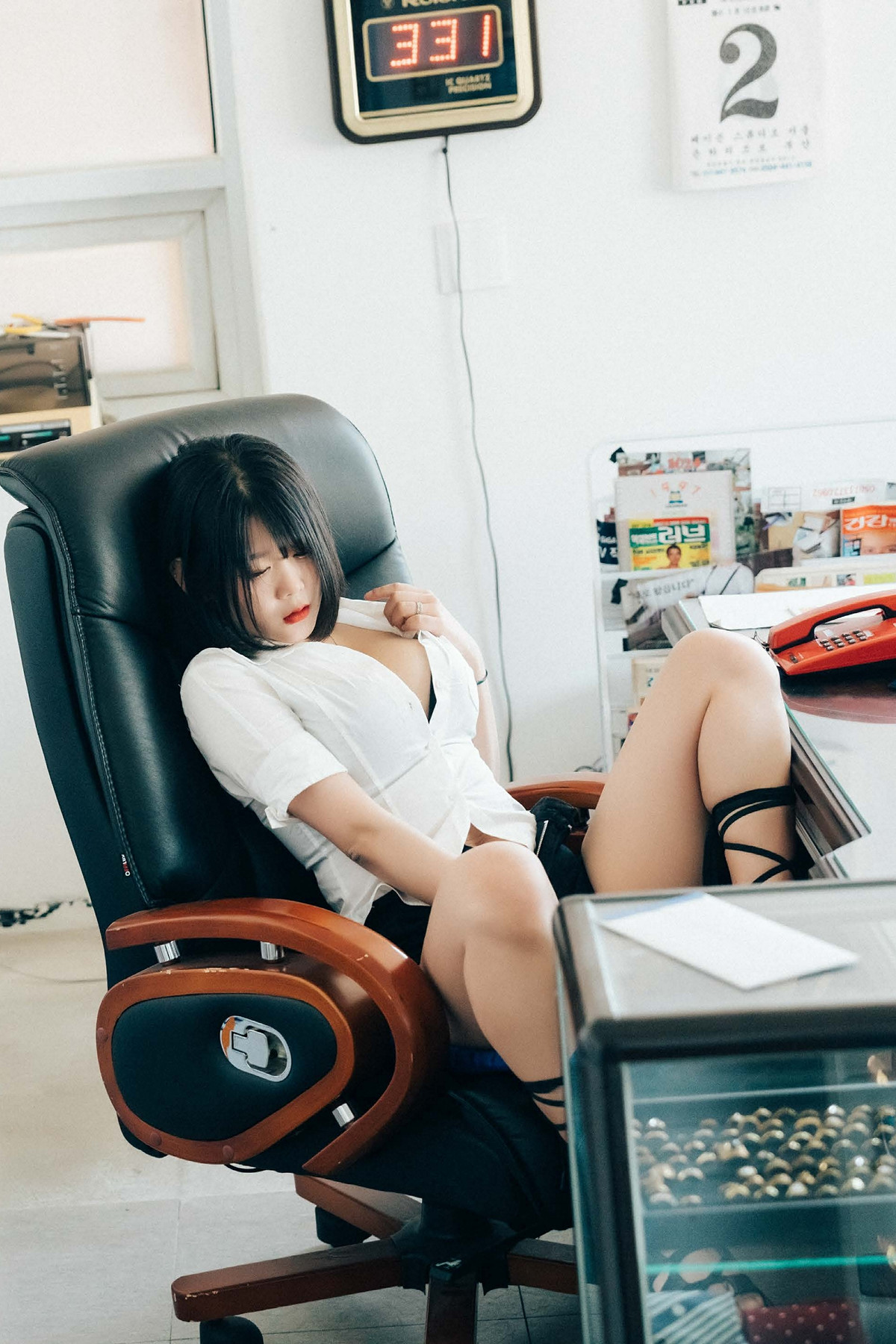 ZIA.Kwon 권지아, Loozy ‘Female Employee’ Set.02の写真 4