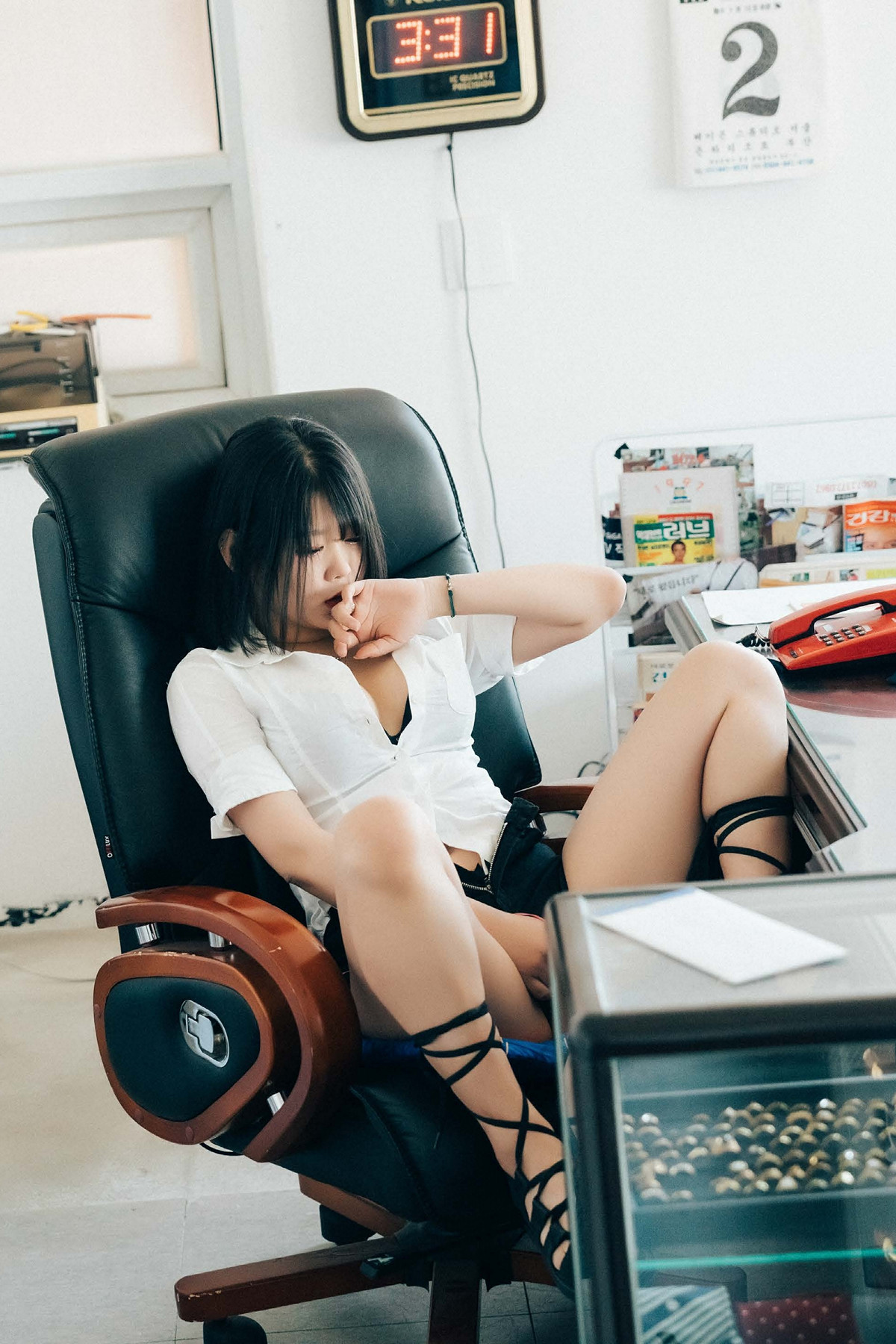 ZIA.Kwon 권지아, Loozy ‘Female Employee’ Set.02の写真 5