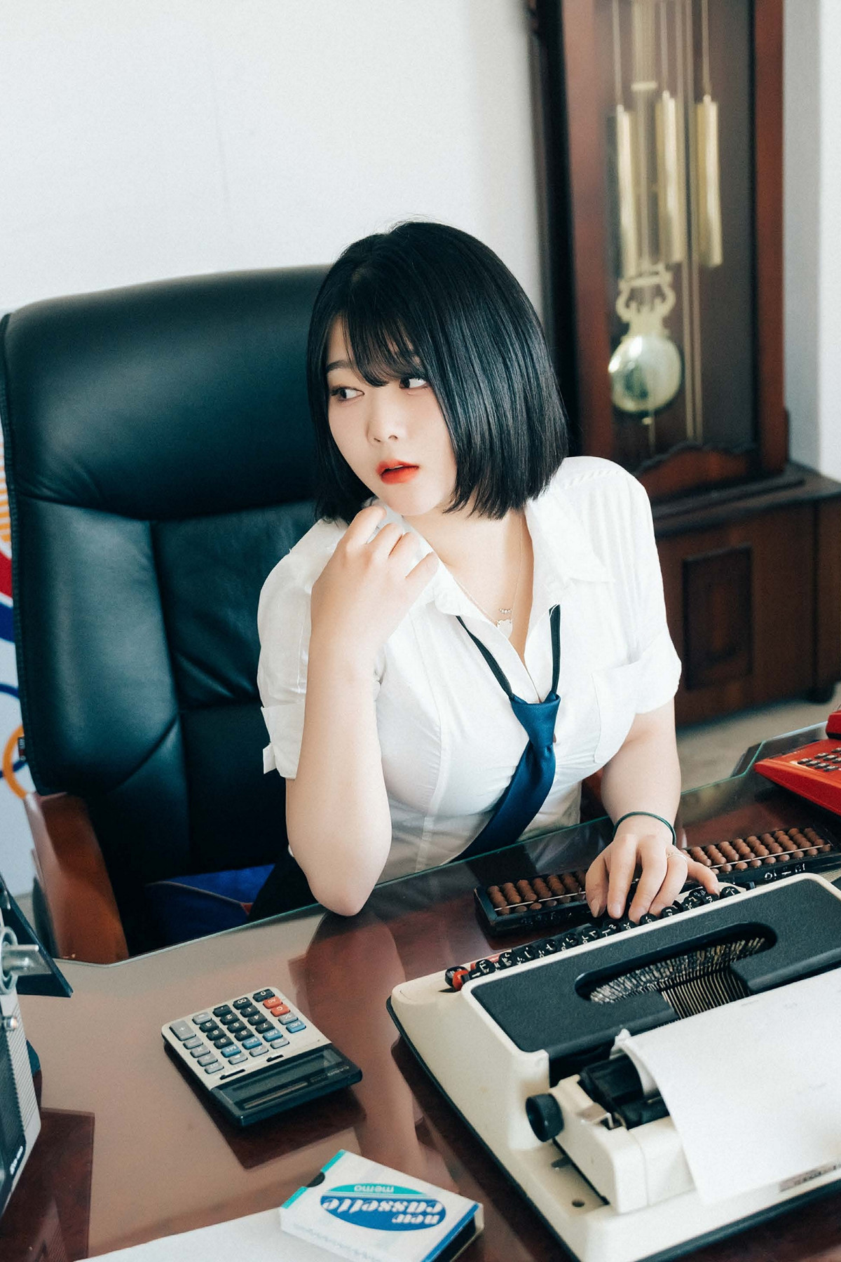 ZIA.Kwon 권지아, Loozy ‘Female Employee’ Set.03の写真 15