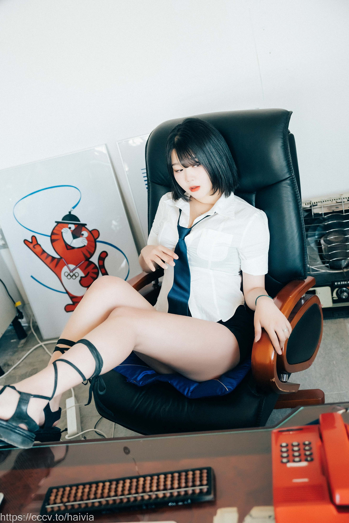 ZIA.Kwon 권지아, Loozy ‘Female Employee’ Set.03の写真 20