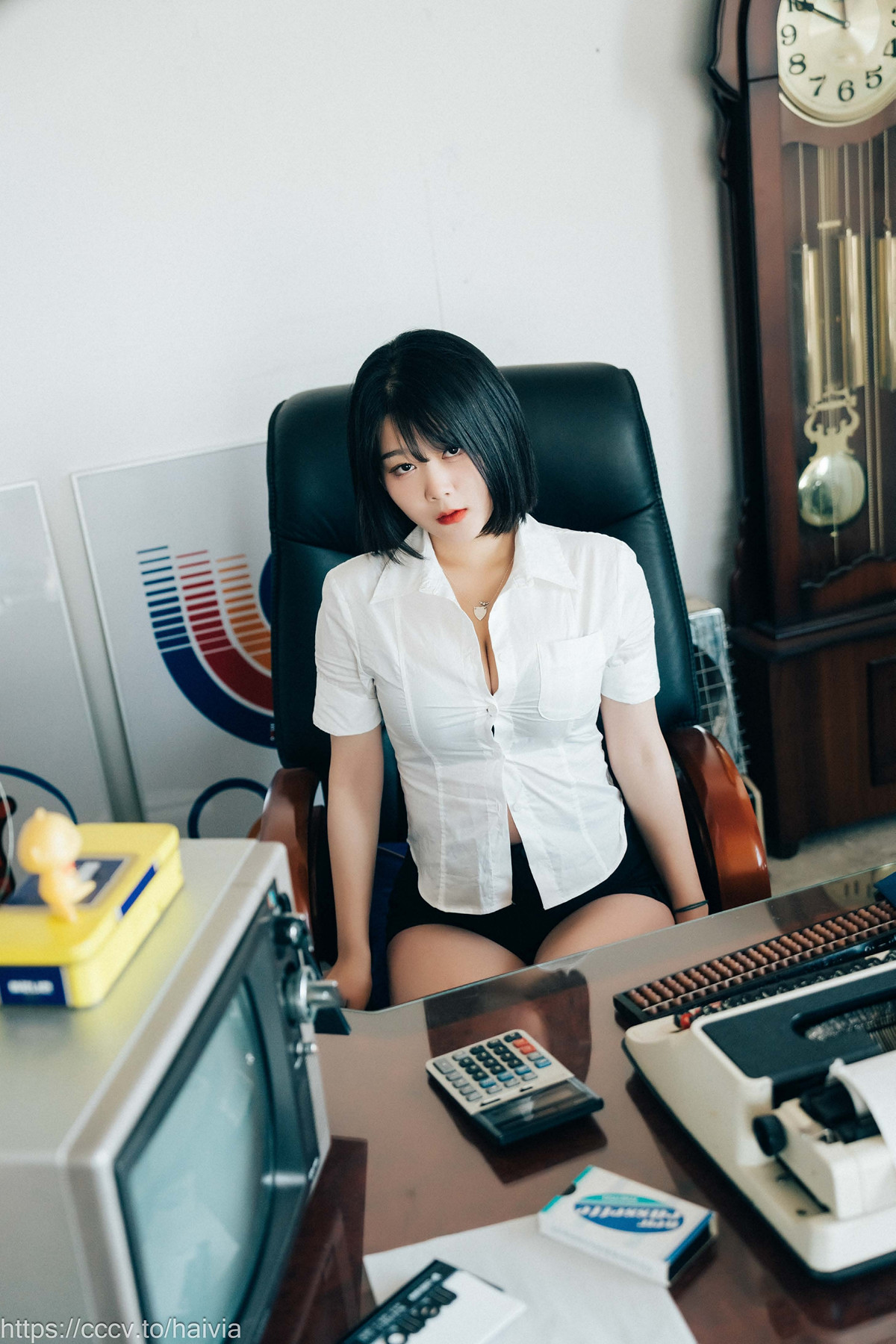ZIA.Kwon 권지아, Loozy ‘Female Employee’ Set.03の写真 21