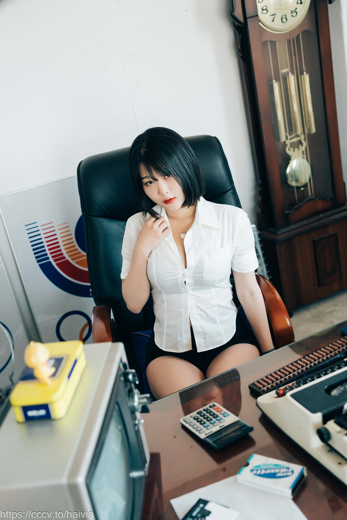 ZIA.Kwon 권지아, Loozy ‘Female Employee’ Set.03の写真 22