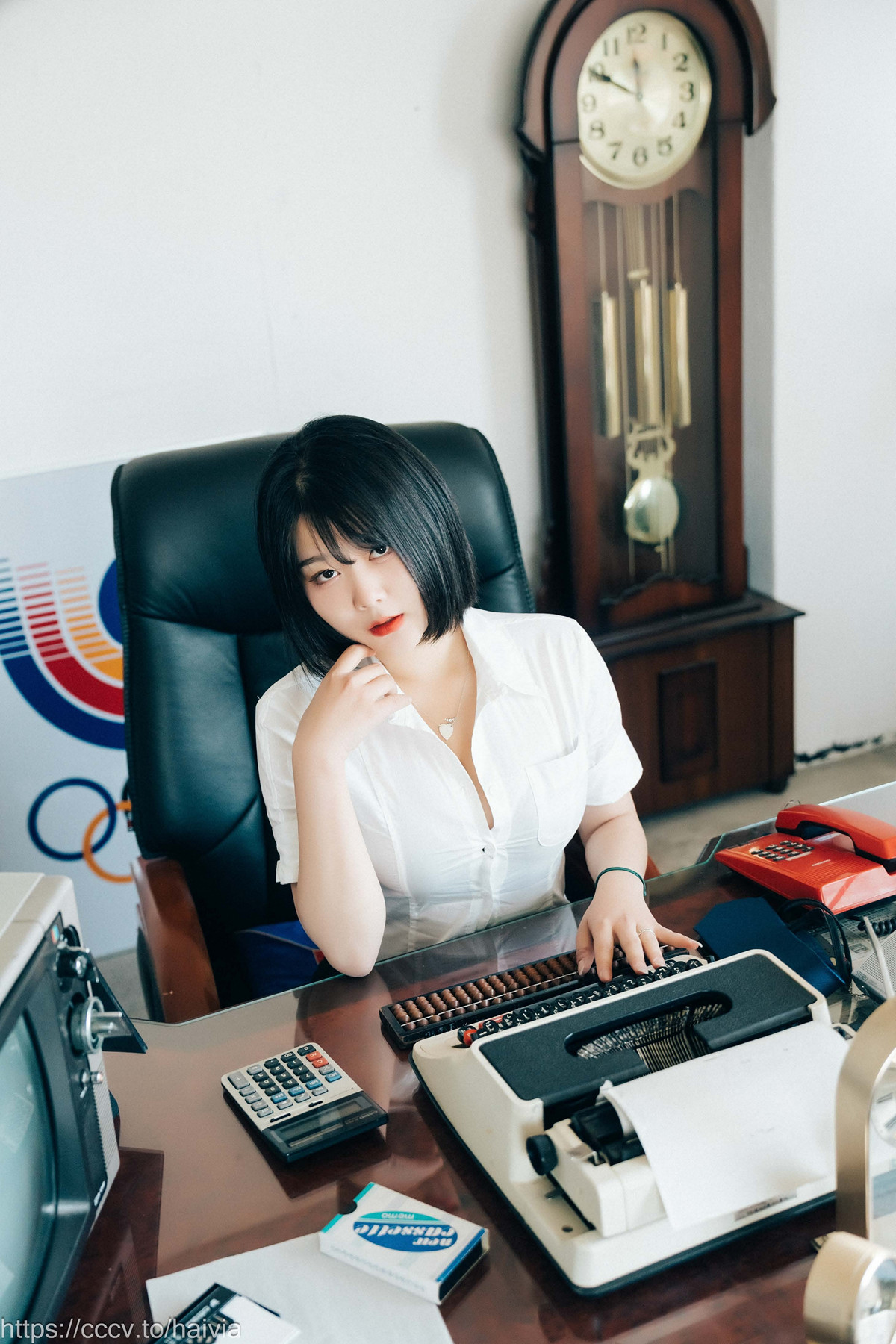 ZIA.Kwon 권지아, Loozy ‘Female Employee’ Set.03の写真 23