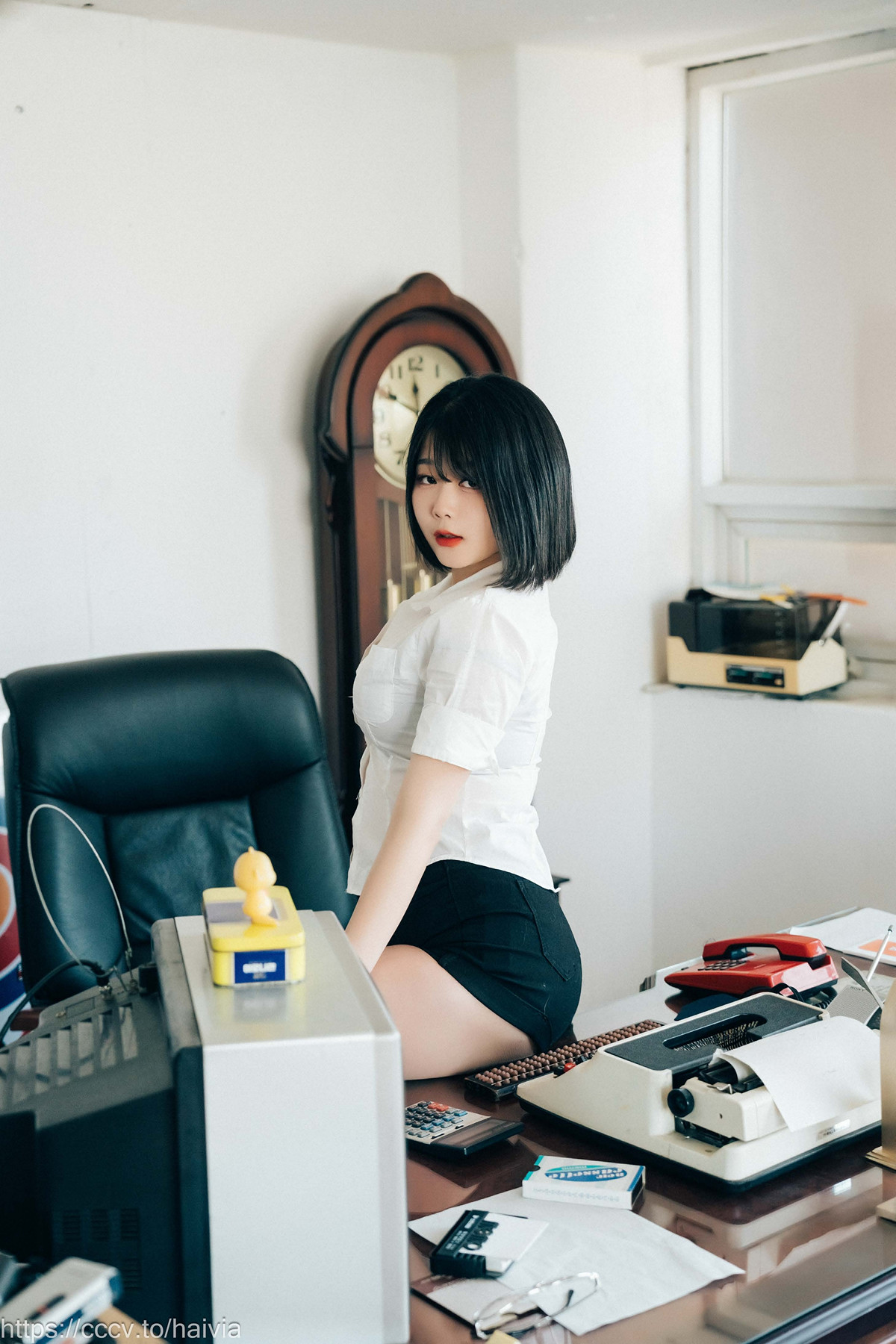ZIA.Kwon 권지아, Loozy ‘Female Employee’ Set.03の写真 24