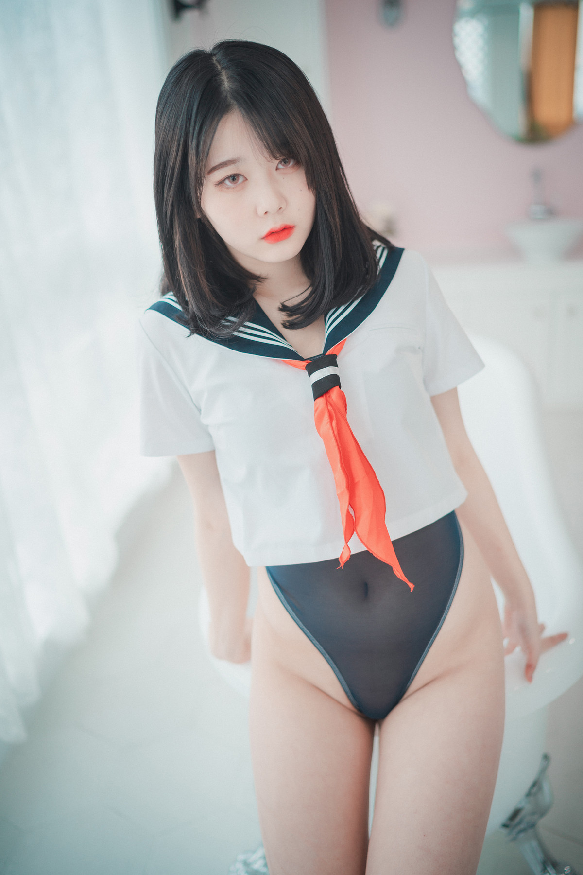 ZIA.Kwon 권지아, DJAWA ‘Swimming Lessons’の写真 3