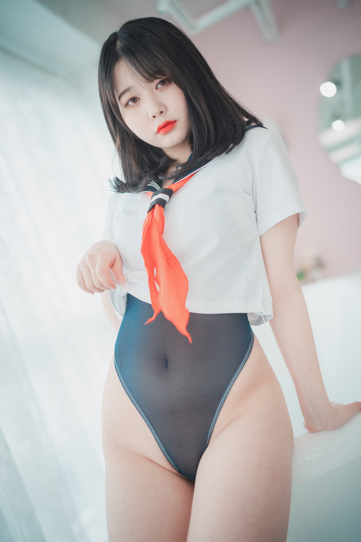 ZIA.Kwon 권지아, DJAWA ‘Swimming Lessons’の写真 4