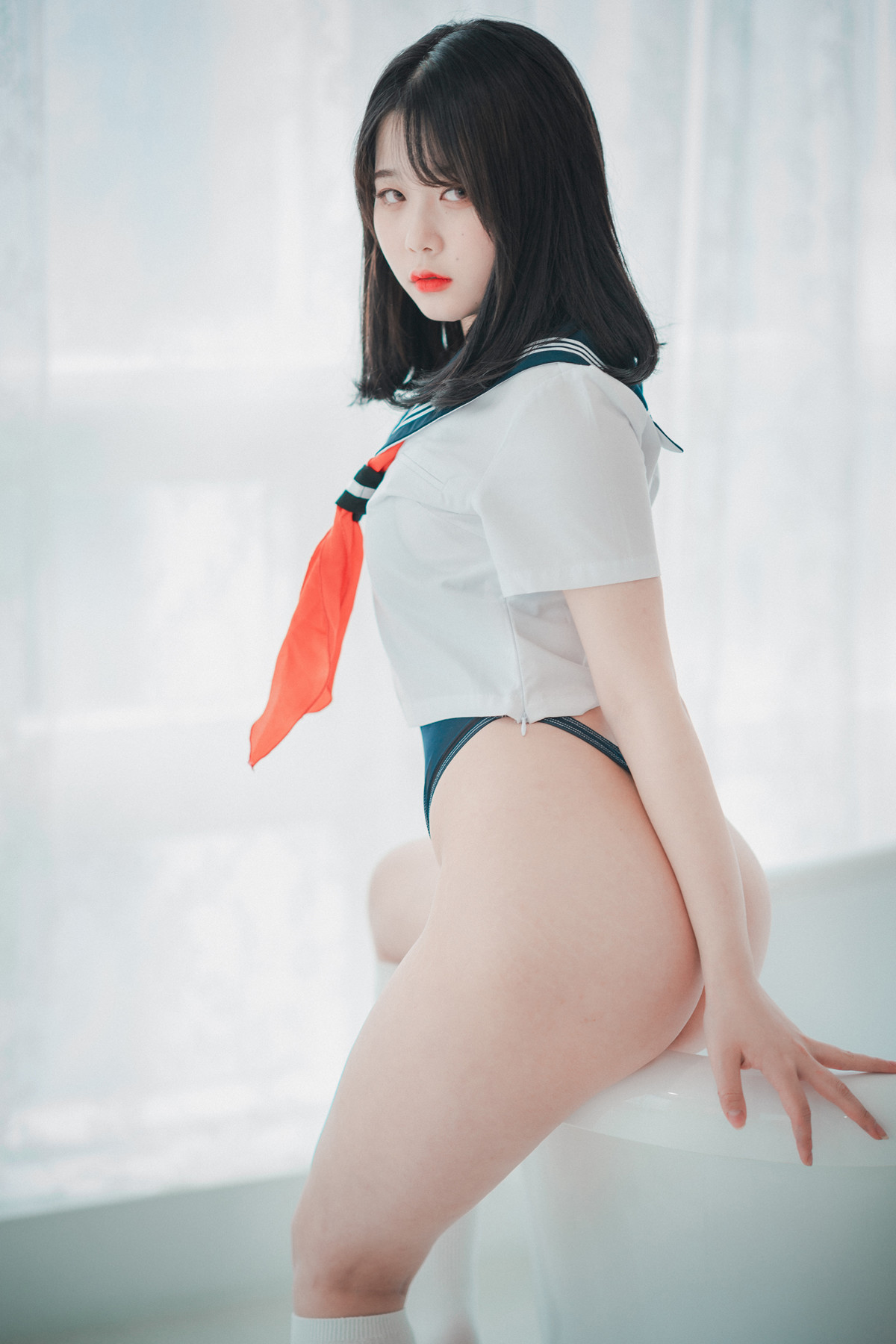 ZIA.Kwon 권지아, DJAWA ‘Swimming Lessons’の写真 5