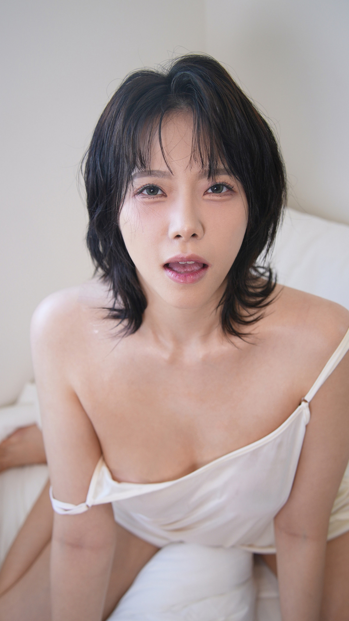 Haeppoyan 해뽀얀, PhotoBook ‘Girlfriend On The Bed’ Set.01の写真 42
