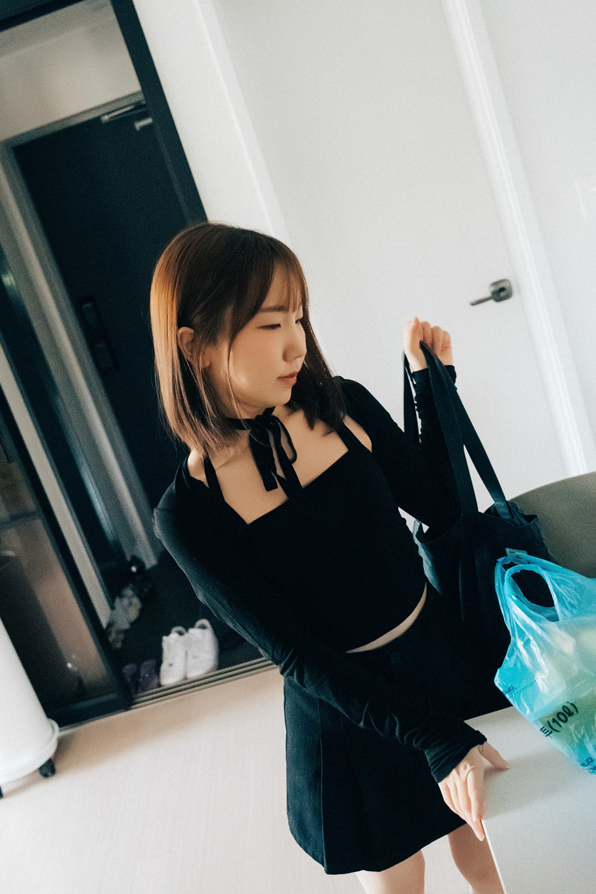 Han Yeri 한예리, Loozy ‘Visitor’ Set.01の写真 3