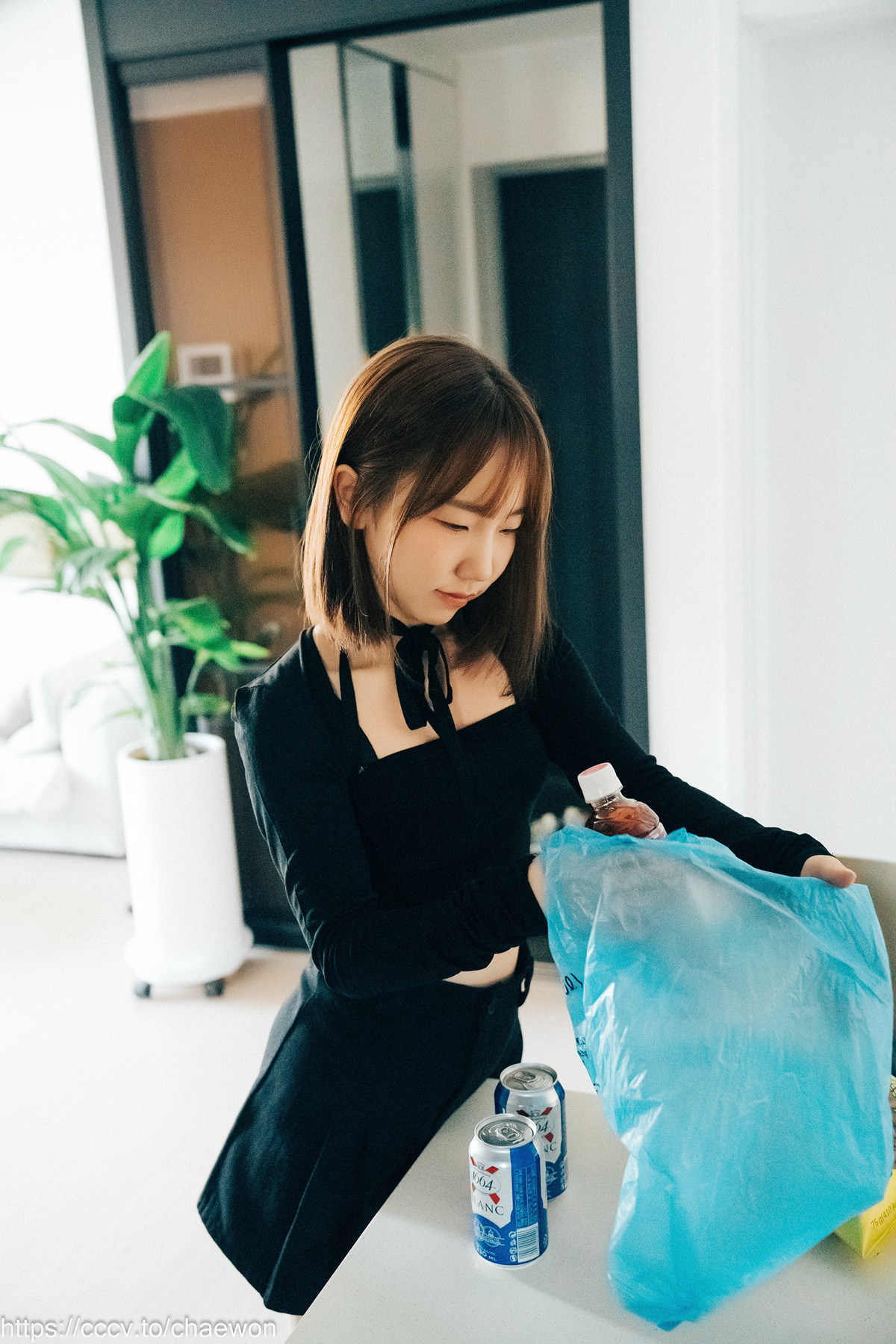 Han Yeri 한예리, Loozy ‘Visitor’ Set.01の写真 5