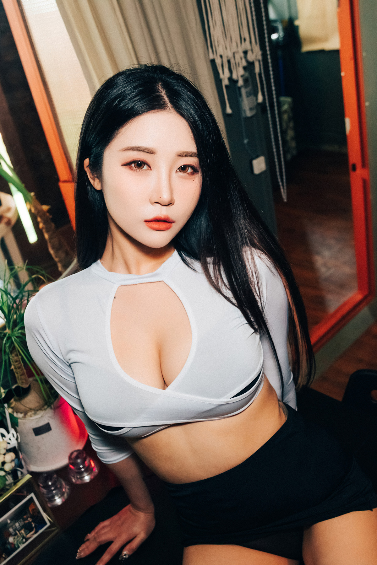 Jeong Bomi 정보미, Loozy ‘Roomate’の写真 3