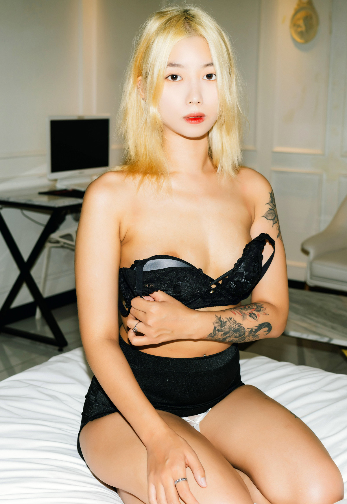 Seol-Ah 설아, Moon Night Snap ‘Hot Debut’ Set.01の写真 3