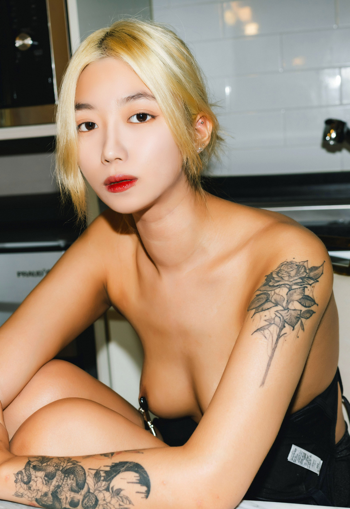 Seol-Ah 설아, Moon Night Snap ‘Hot Debut’ Set.01の写真 52