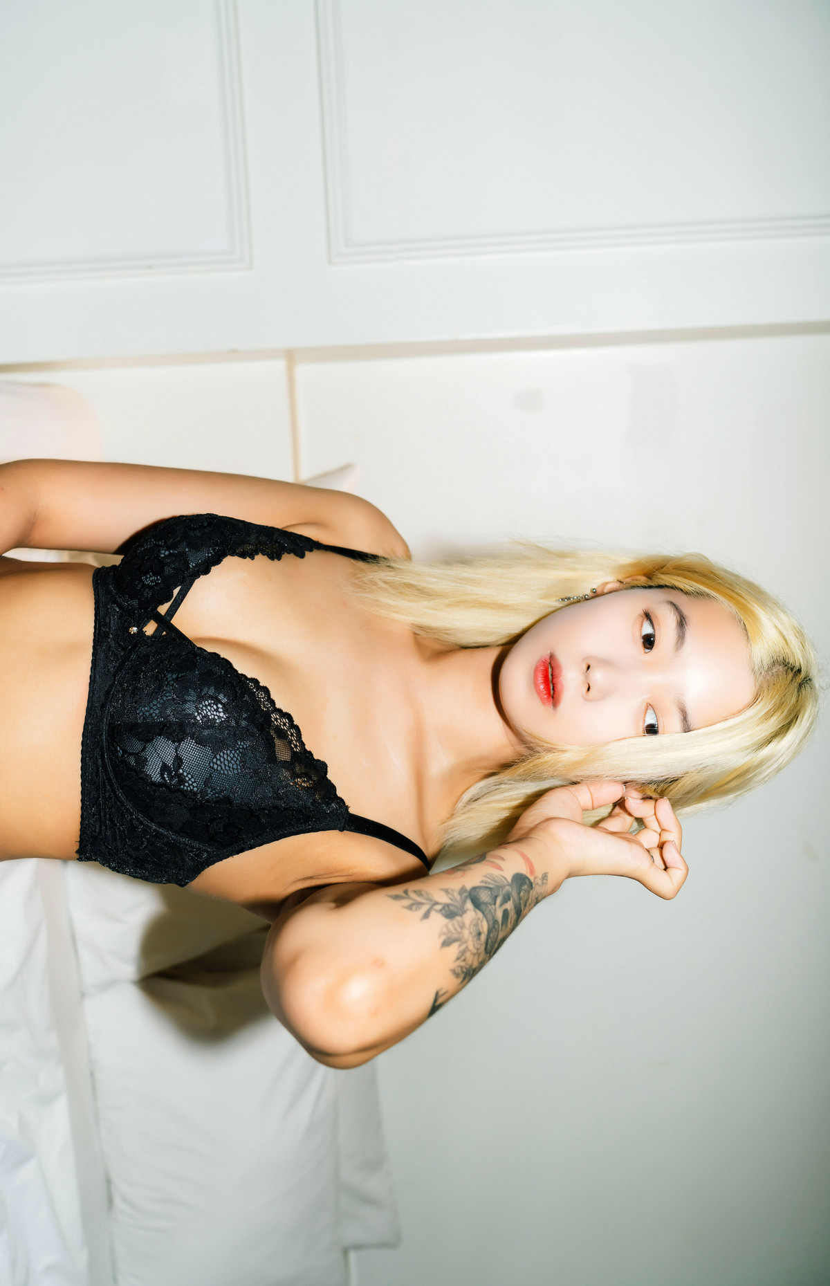 Seol-Ah 설아, Moon Night Snap ‘Hot Debut’ Set.02の写真 21