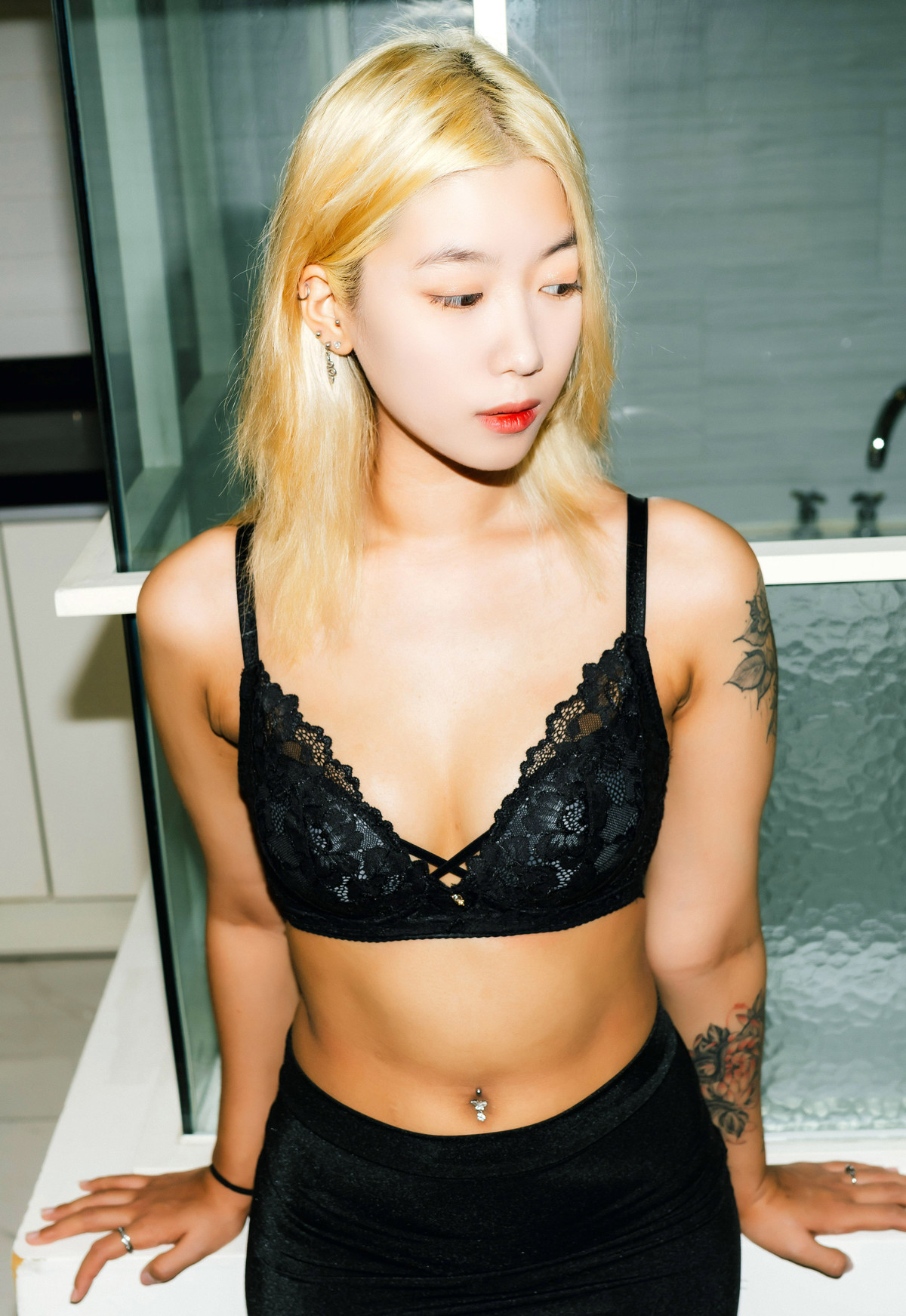 Seol-Ah 설아, Moon Night Snap ‘Hot Debut’ Set.02の写真 24