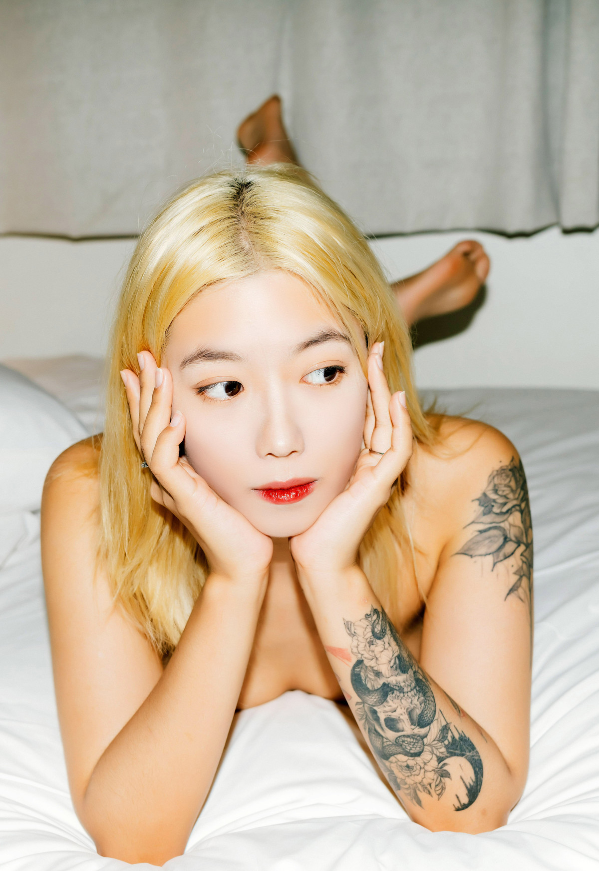 Seol-Ah 설아, Moon Night Snap ‘Hot Debut’ Set.02の写真 55