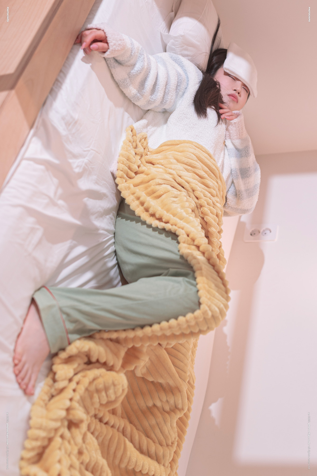 Dami 퀸다미, PhotoChips Vol.137 No.18 Set.01の写真 2