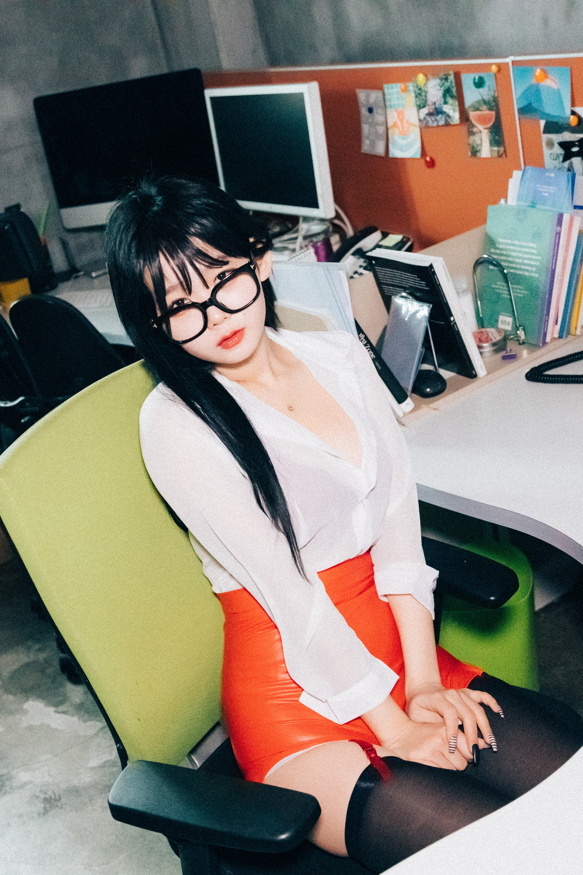 ZIA.Kwon 권지아, Loozy ‘Office Slave’ Set.02の写真 2