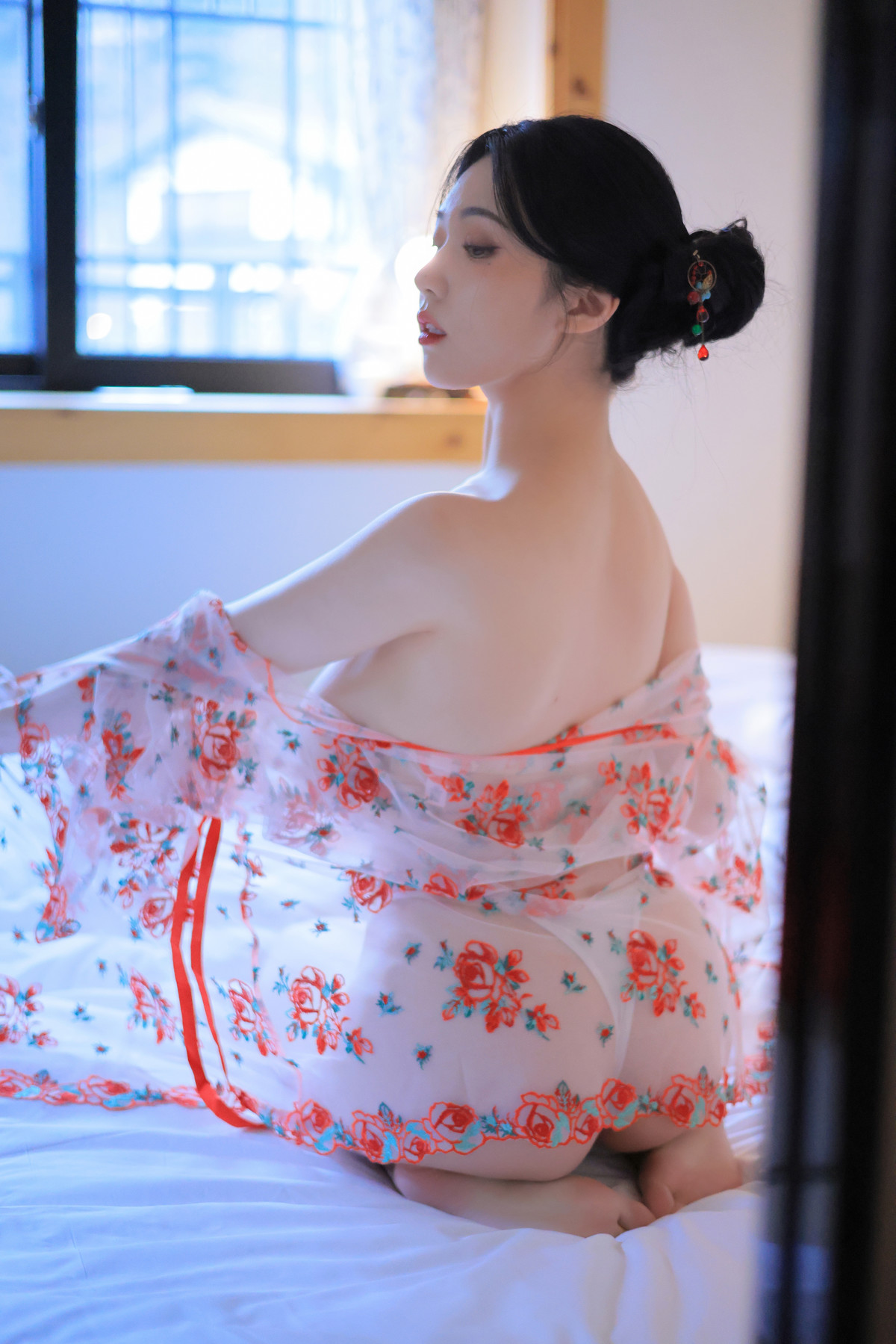 Yeon Woo 연우, Photobook ‘Heat’ Set.02の写真 14