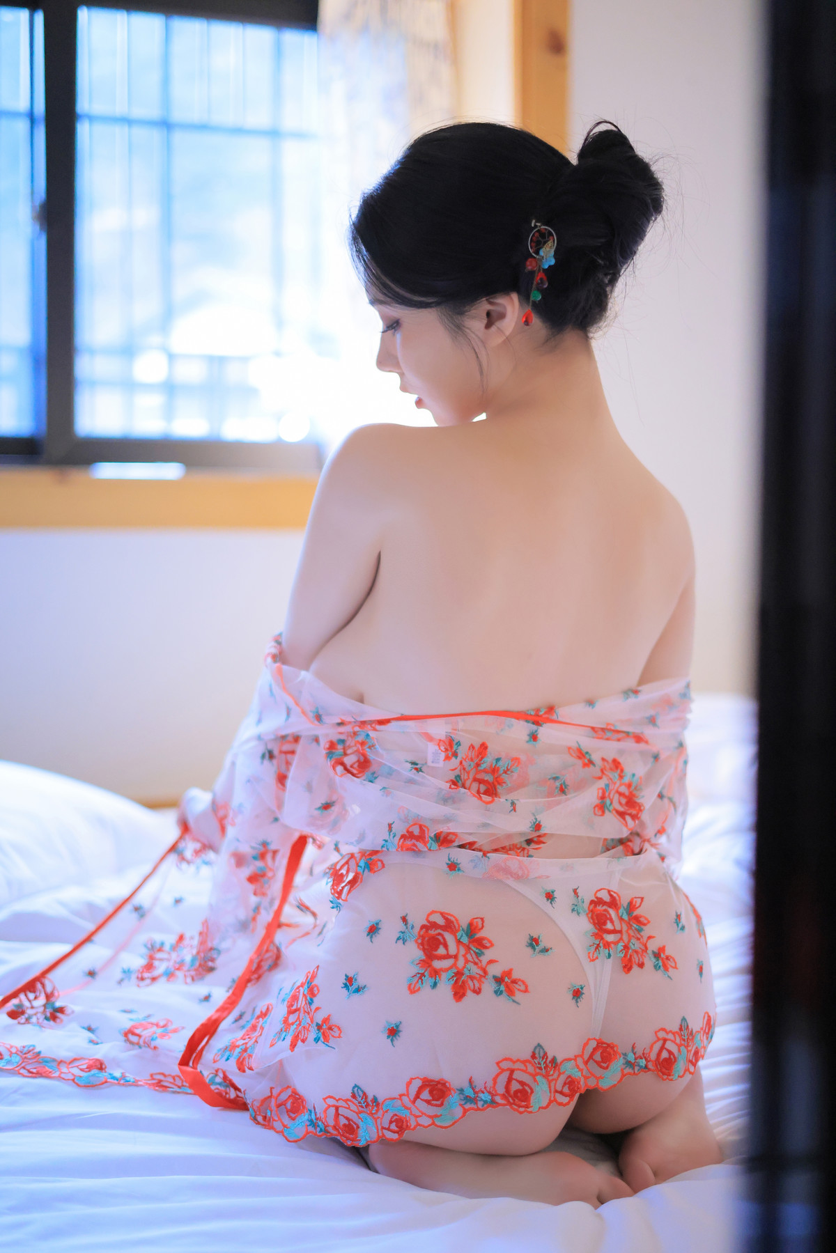 Yeon Woo 연우, Photobook ‘Heat’ Set.02の写真 15