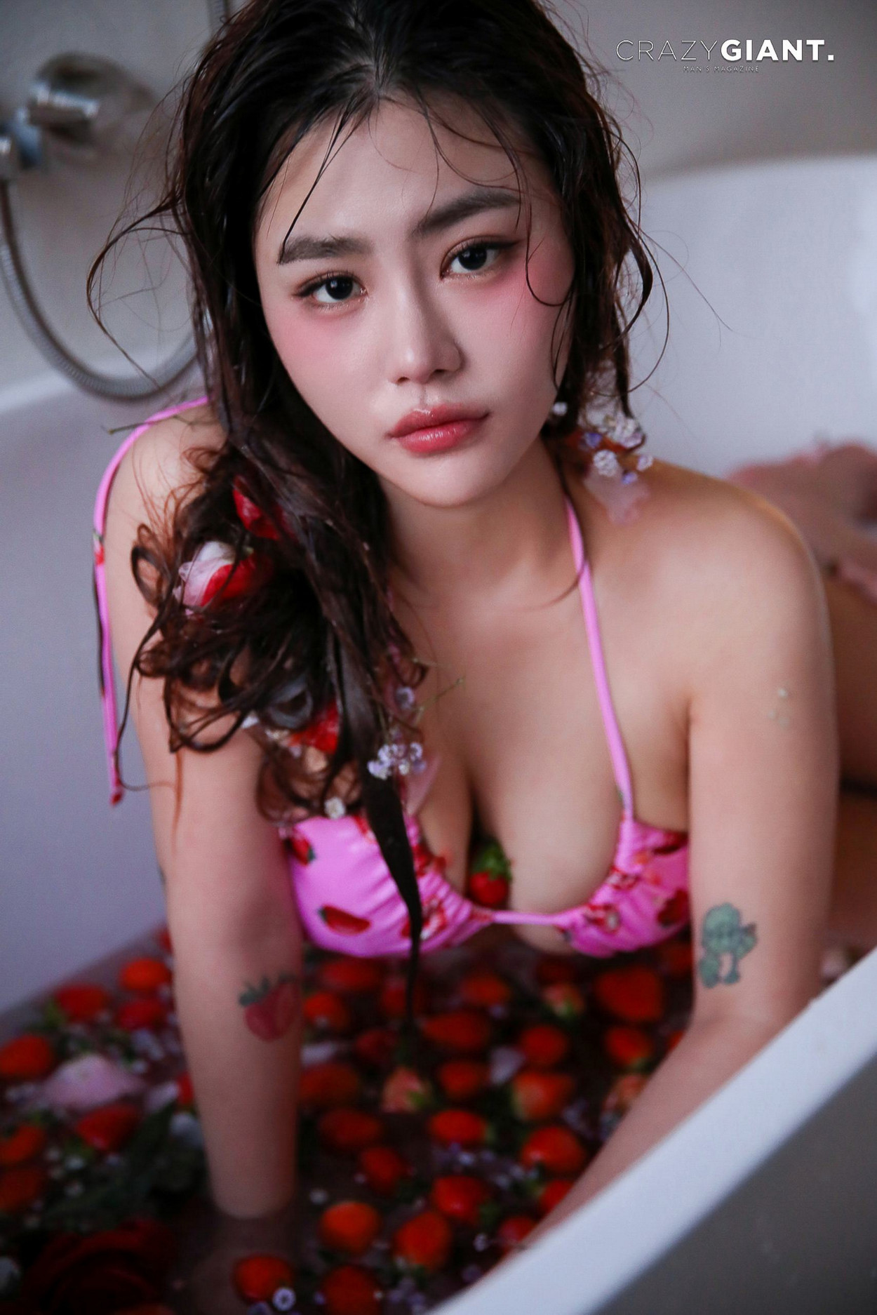 Bani 바니, CrazyGiant “Strawberry Vibes” Set.01の写真 12