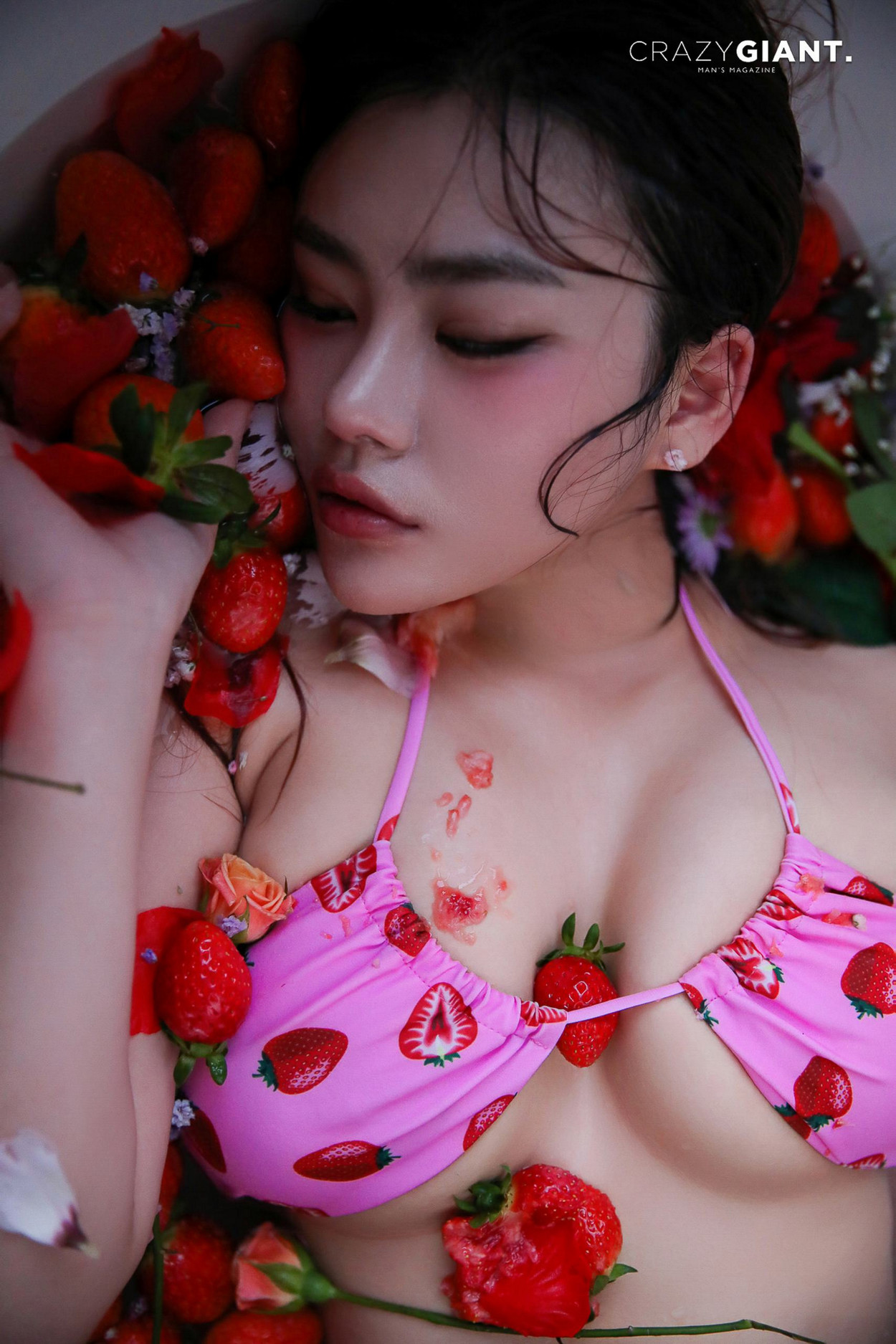 Bani 바니, CrazyGiant “Strawberry Vibes” Set.01の写真 13