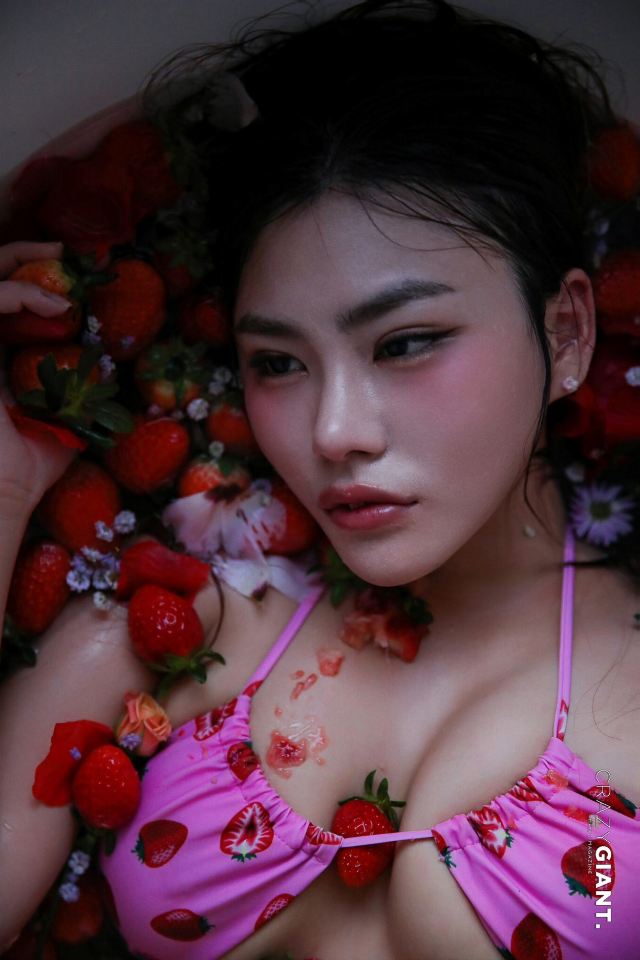 Bani 바니, CrazyGiant “Strawberry Vibes” Set.01の写真 15