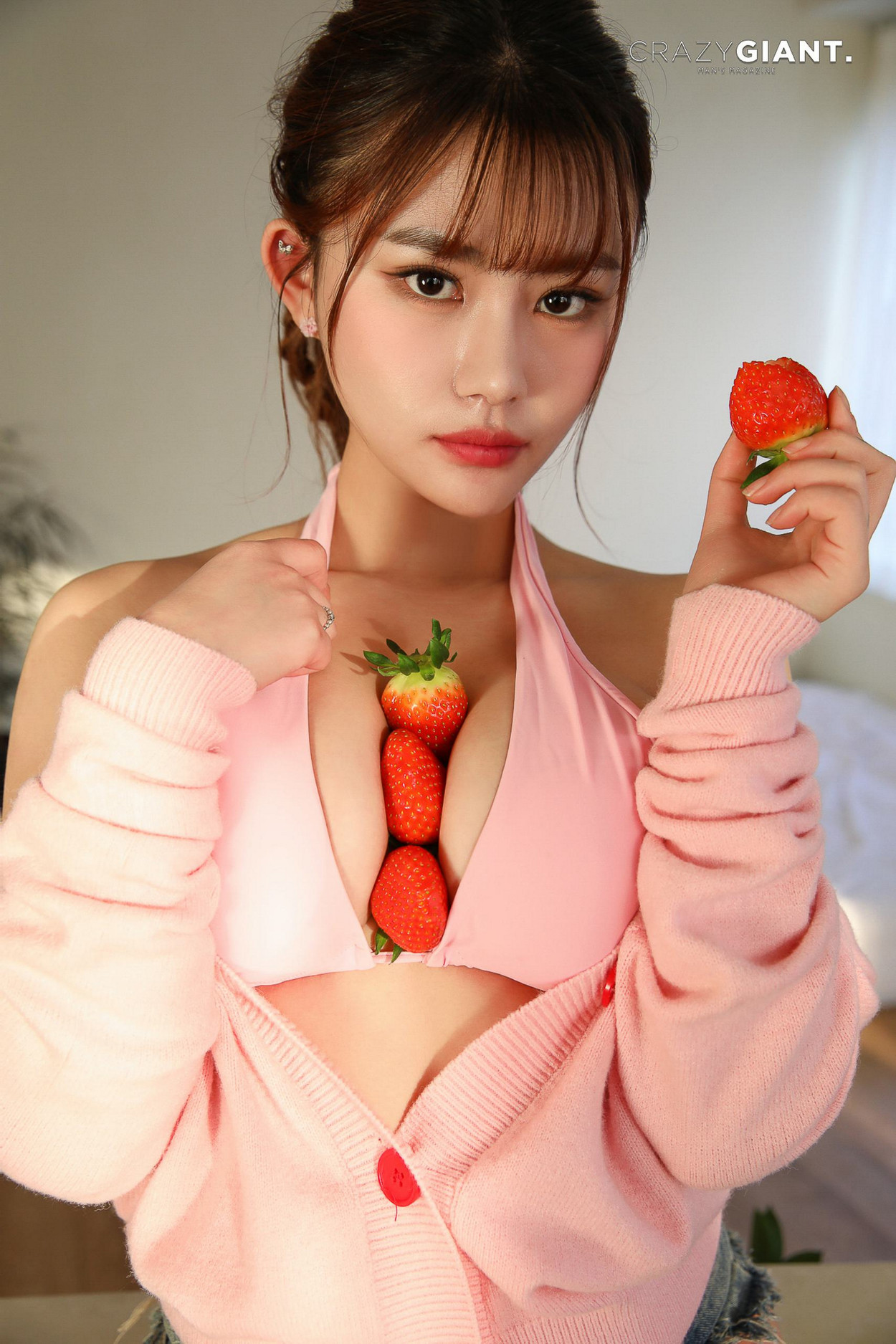 Bani 바니, CrazyGiant “Strawberry Vibes” Set.02の写真 2