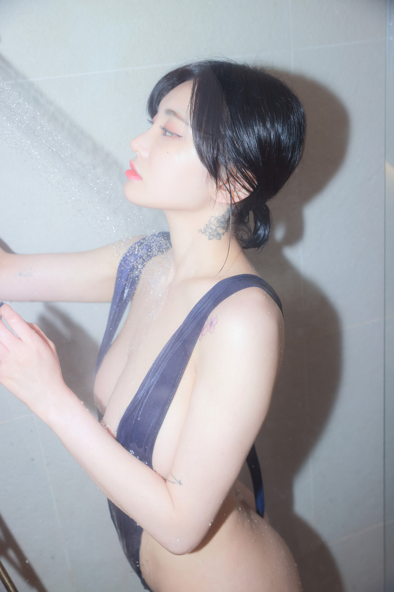 Sula 첼설아, Photobook ‘Navy Bodysuit’ Set.04の写真 2
