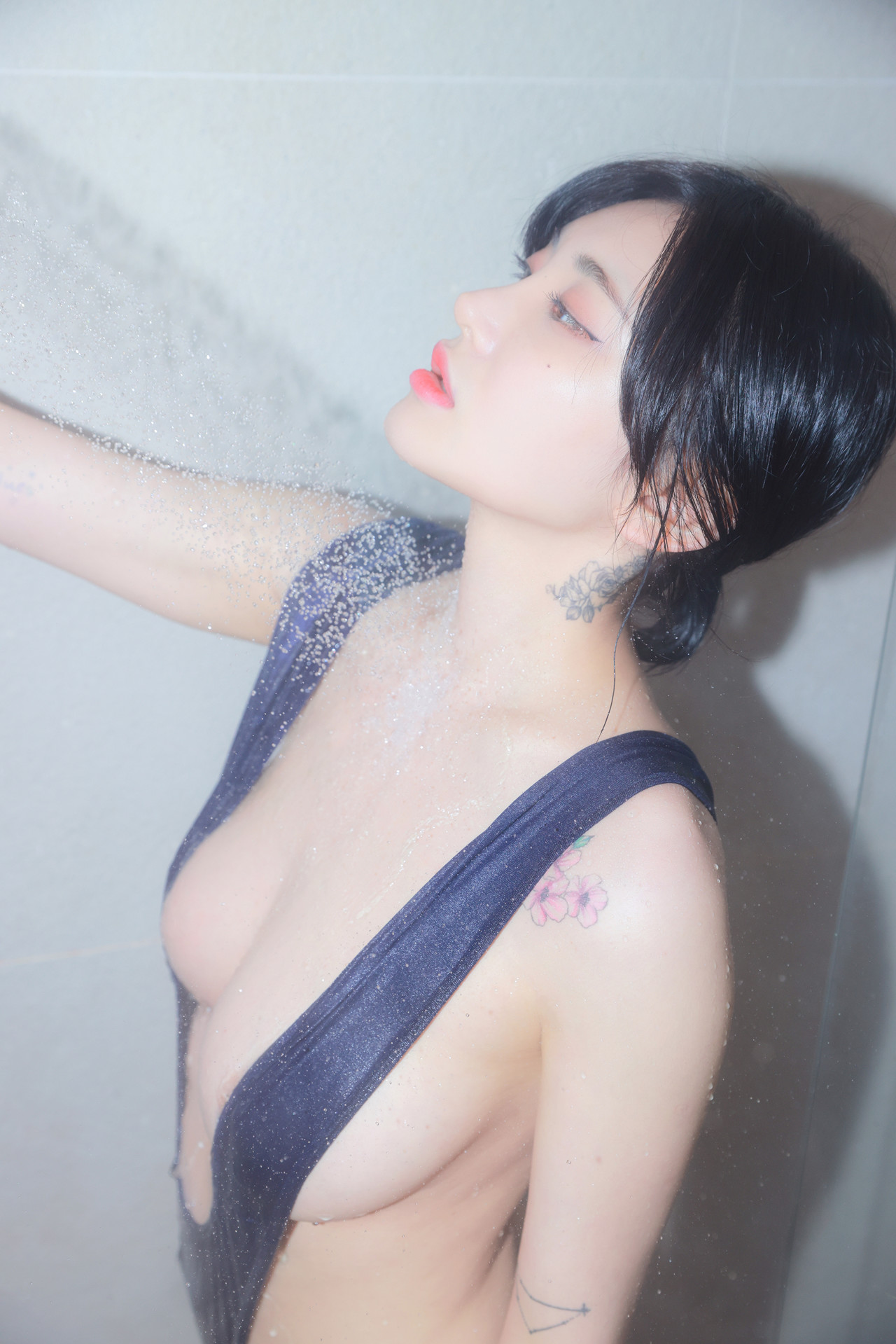 Sula 첼설아, Photobook ‘Navy Bodysuit’ Set.04の写真 4