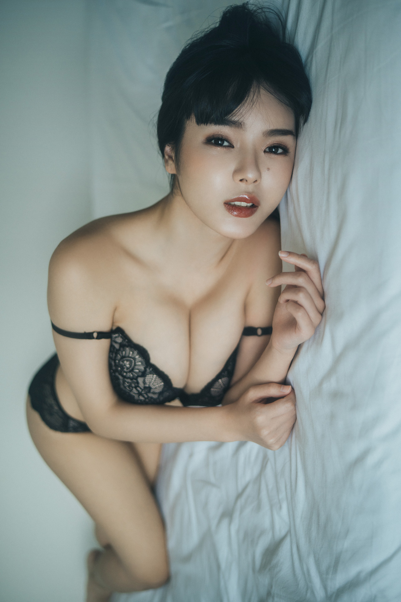 Eimi 에이미, PhotoBook “Black Bra” Set.01の写真 13