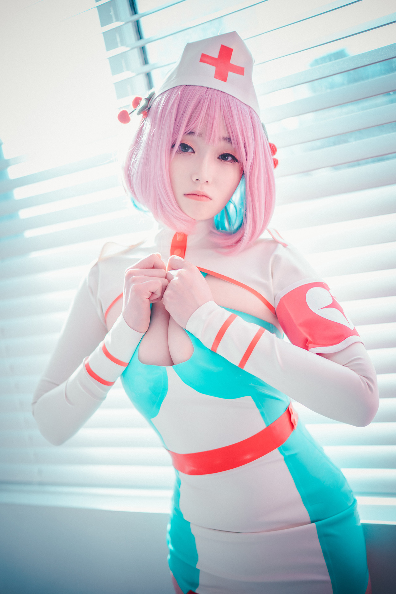 Bambi 밤비, DJAWA ‘Cling To Latex’の写真 6