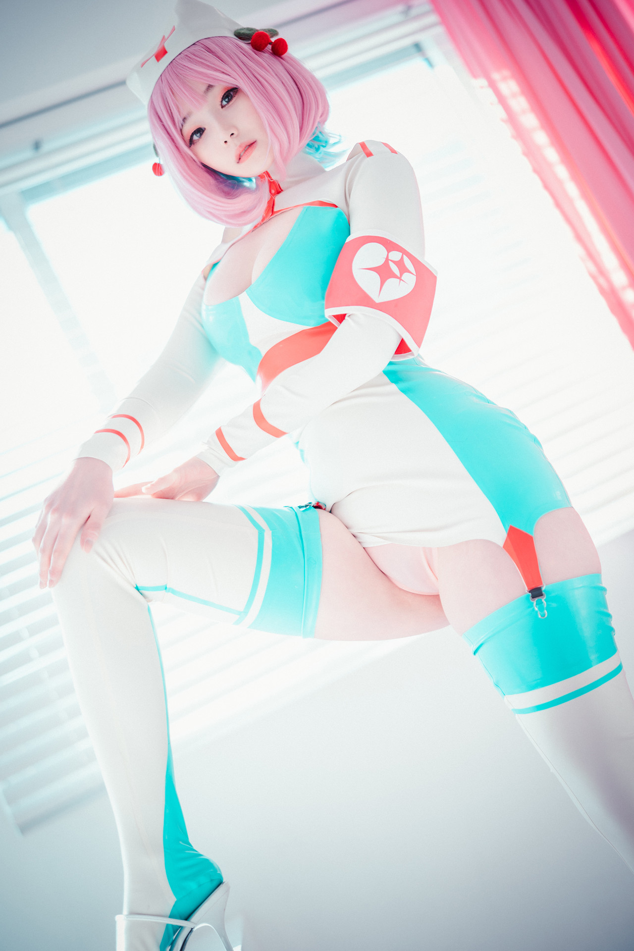 Bambi 밤비, DJAWA ‘Cling To Latex’の写真 9