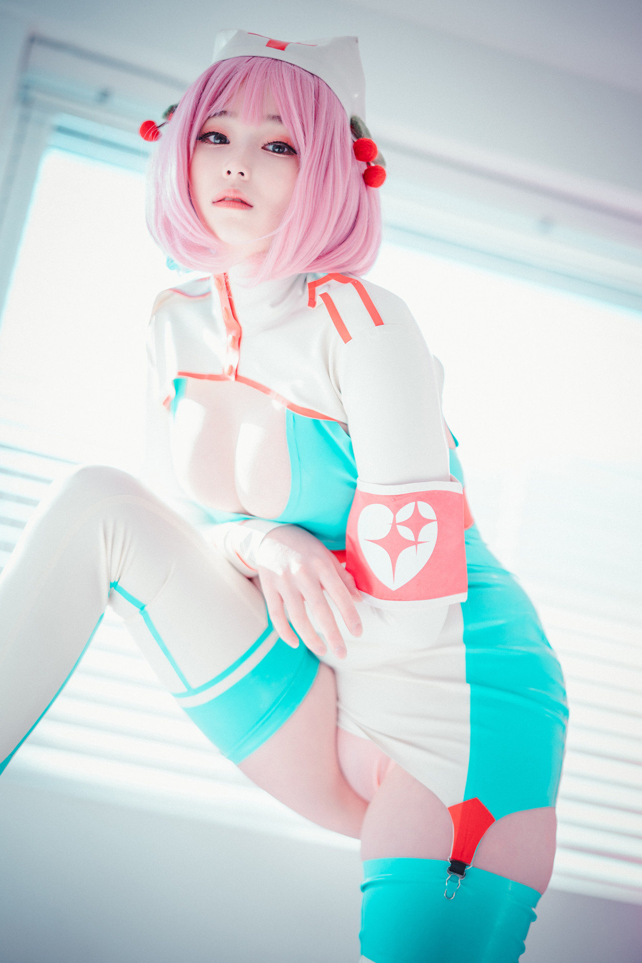 Bambi 밤비, DJAWA ‘Cling To Latex’の写真 10