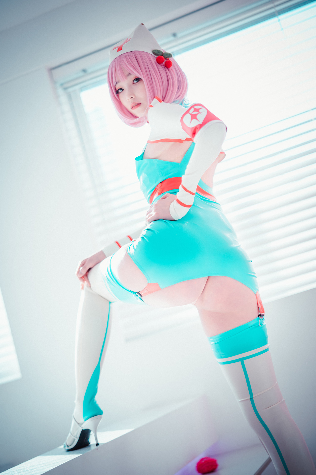 Bambi 밤비, DJAWA ‘Cling To Latex’の写真 12