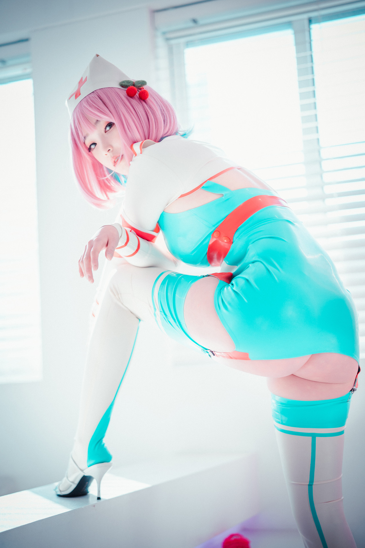 Bambi 밤비, DJAWA ‘Cling To Latex’の写真 13