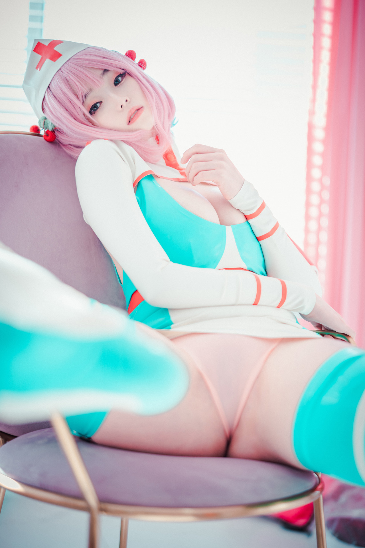 Bambi 밤비, DJAWA ‘Cling To Latex’の写真 23