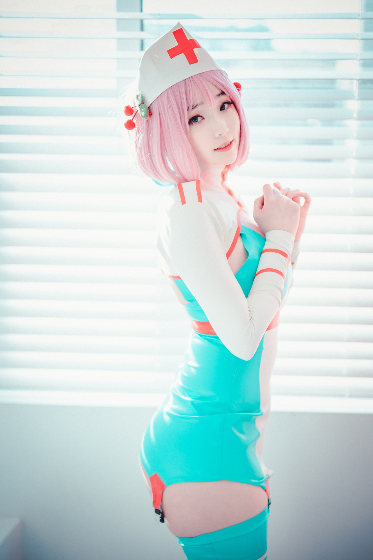 Bambi 밤비, DJAWA ‘Cling To Latex’の写真 38