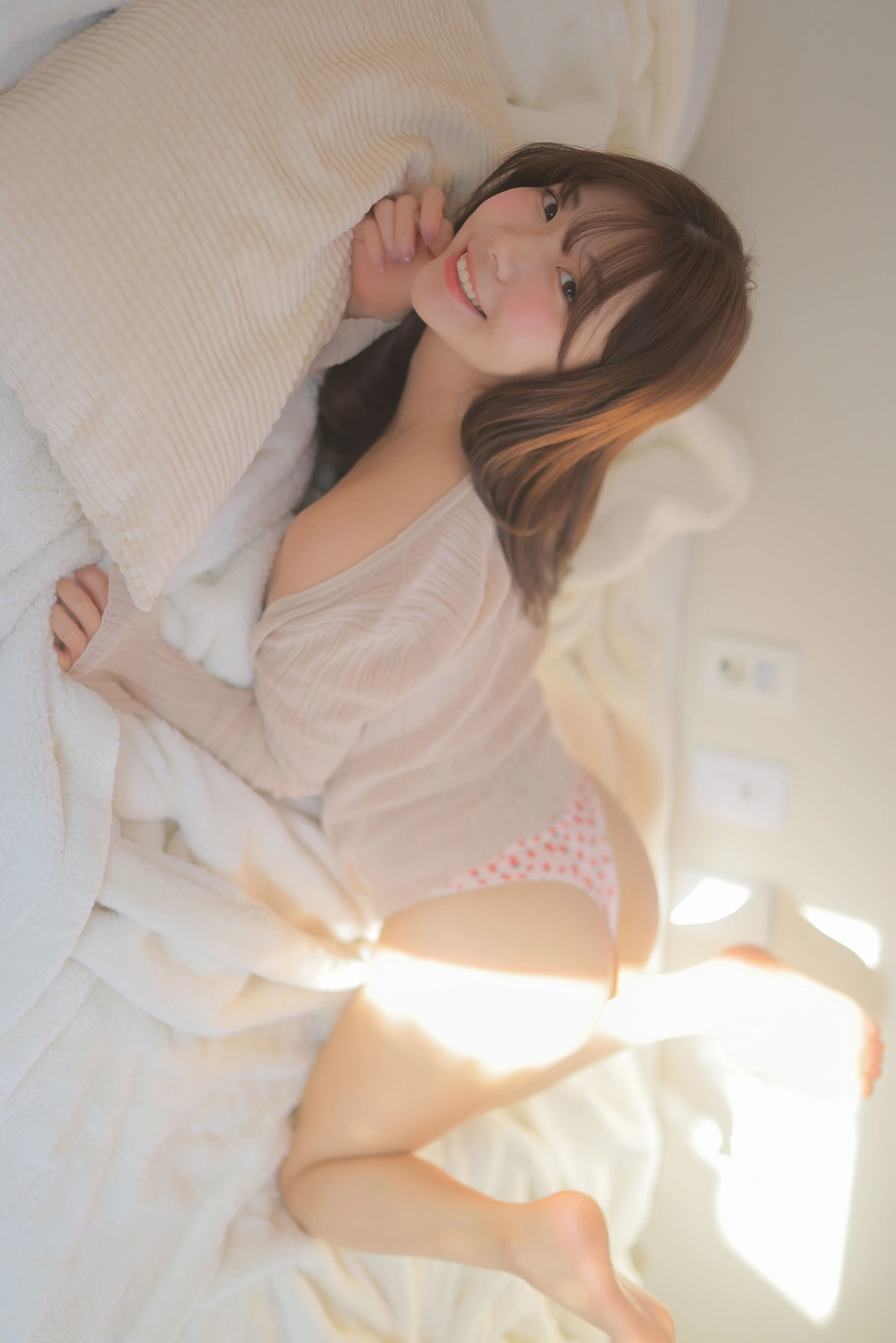 Leeesovely 쏘블리, PhotoBook 「Warm Afternoon Sun」 Set.01の写真 8
