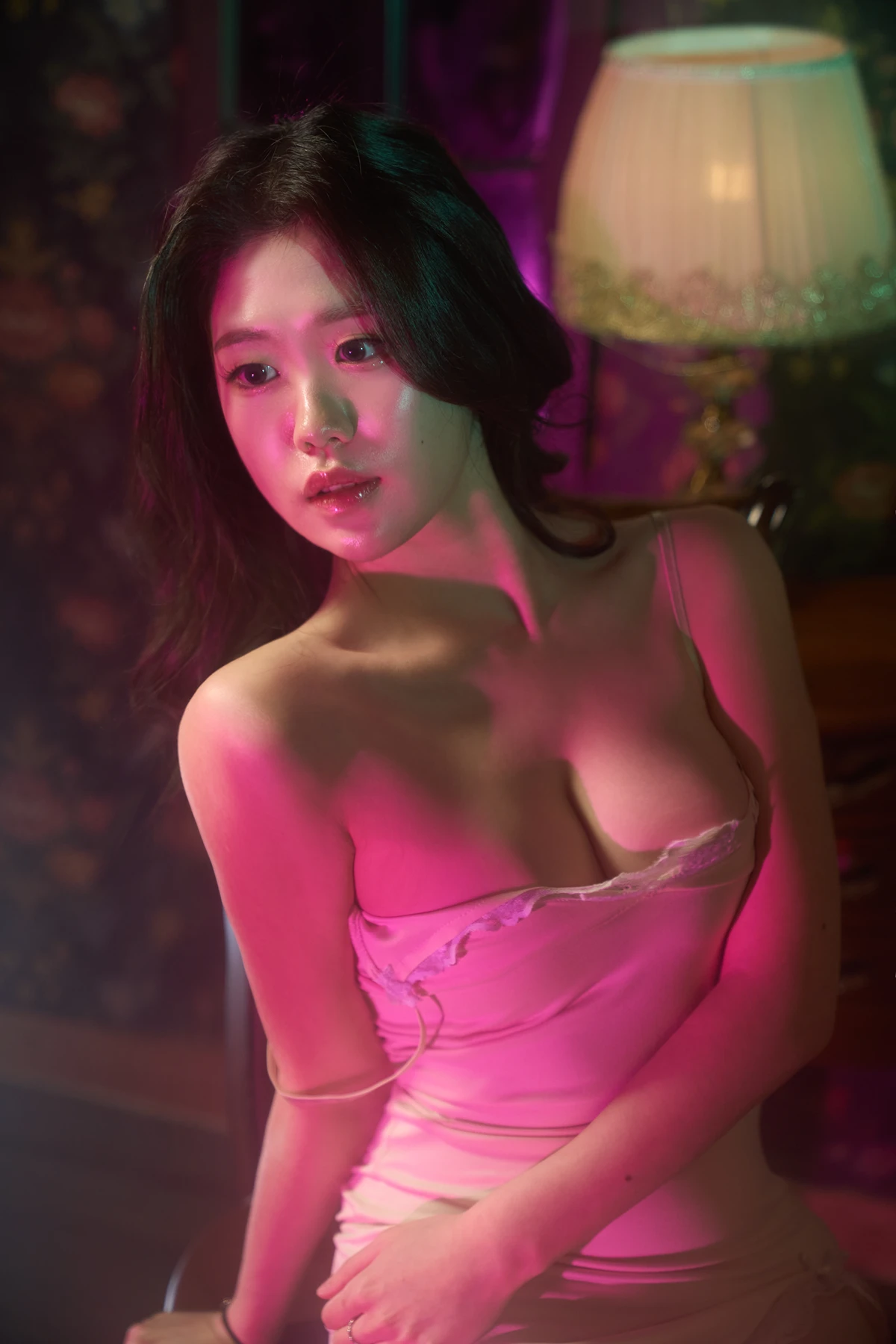 HaEun 하은, Photobook 「Fair Skin」の写真 2